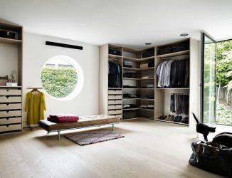 Угловой Шкаф-купе в современную спальню: от маленьких до больших. Каким может быть его наполнение?