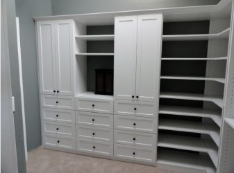 Угловой Шкаф-купе в современную спальню: от маленьких до больших. Каким может быть его наполнение?