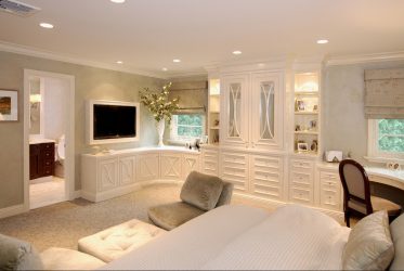 Угловой Шкаф-купе в современную спальню: от маленьких до больших. Каким может быть его наполнение?