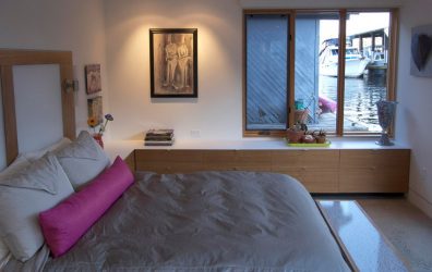 Угловой Шкаф-купе в современную спальню: от маленьких до больших. Каким может быть его наполнение?