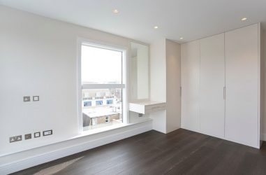 Угловой Шкаф-купе в современную спальню: от маленьких до больших. Каким может быть его наполнение?