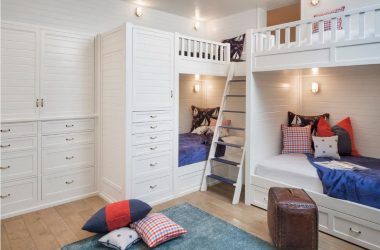 Угловой Шкаф-купе в современную спальню: от маленьких до больших. Каким может быть его наполнение?
