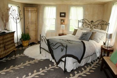 Угловой Шкаф-купе в современную спальню: от маленьких до больших. Каким может быть его наполнение?