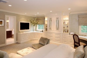 Угловой Шкаф-купе в современную спальню: от маленьких до больших. Каким может быть его наполнение?