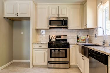 Узкая и длинная Кухня — Как оформить? Нюансы и хитрости для маленького интерьера (175+ Фото)