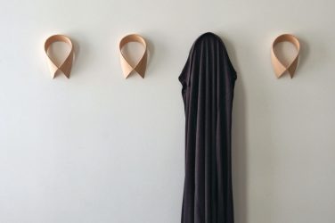 Настенная Вешалка своими руками в прихожую: с обувницей, с полкой, с крючками. Забудьте о недостатке пространства!