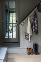 Настенная Вешалка своими руками в прихожую: с обувницей, с полкой, с крючками. Забудьте о недостатке пространства!