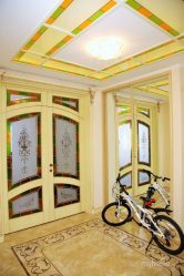 Витражная пленка на стекло — Свойства и выбор: 145+ (Фото) Вариантов (прозрачная, с рисунком, самокляющаяся). Как наклеить и снять?