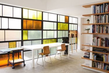 Витражная пленка на стекло — Свойства и выбор: 145+ (Фото) Вариантов (прозрачная, с рисунком, самокляющаяся). Как наклеить и снять?