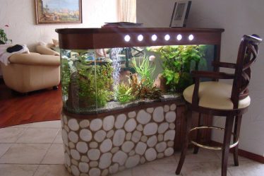 Аквариум в интерьере квартиры или дома: 145+ (Фото) видов для оформления Вашего дизайна (угловой, сухой, перегородка, маленький)