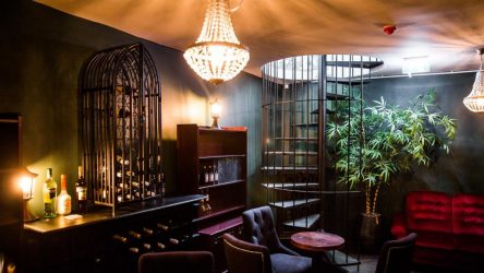 Бар для бутылок в интерьере квартиры или дома —  Как лучше сделать? 120+ (Фото) из дерева, напольный, угловой