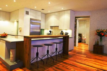 Барные стулья: Почему они так популярны? Новый тренд в интерьере (деревянные, металлические, со спинкой). Идеальное решение для приятного отдыха (145+Фото)