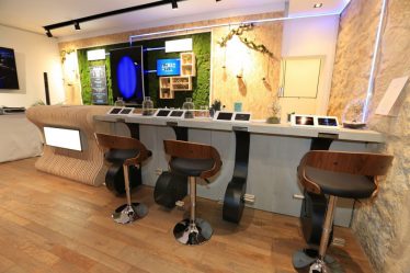 Барные стулья: Почему они так популярны? Новый тренд в интерьере (деревянные, металлические, со спинкой). Идеальное решение для приятного отдыха (145+Фото)