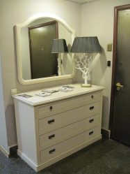 Особенности Комода белого цвета: 200+ (Фото) вариантов (глянцевый, с ящиками, без ручек)