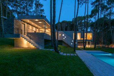 Дом в лесу: какой стиль лучше выбрать? 230+(Фото) душевного уединения и комфорта. А что понравится Вам?