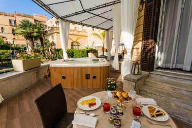 Особенности дизайна ванны с джакузи в интерьере дома и квартиры (120+Фото). Доступная роскошь с пользой для здоровья. Что нужно знать?