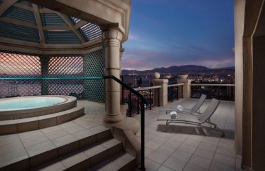 Особенности дизайна ванны с джакузи в интерьере дома и квартиры (120+Фото). Доступная роскошь с пользой для здоровья. Что нужно знать?