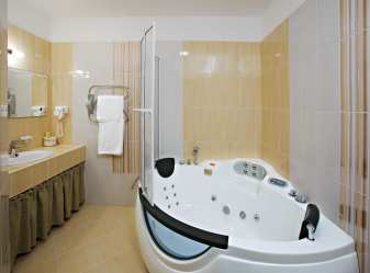 Особенности дизайна ванны с джакузи в интерьере дома и квартиры (120+Фото). Доступная роскошь с пользой для здоровья. Что нужно знать?