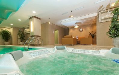 Особенности дизайна ванны с джакузи в интерьере дома и квартиры (120+Фото). Доступная роскошь с пользой для здоровья. Что нужно знать?