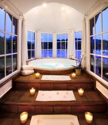 Особенности дизайна ванны с джакузи в интерьере дома и квартиры (120+Фото). Доступная роскошь с пользой для здоровья. Что нужно знать?
