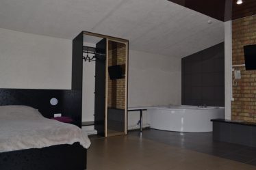 Особенности дизайна ванны с джакузи в интерьере дома и квартиры (120+Фото). Доступная роскошь с пользой для здоровья. Что нужно знать?