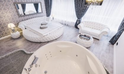 Особенности дизайна ванны с джакузи в интерьере дома и квартиры (120+Фото). Доступная роскошь с пользой для здоровья. Что нужно знать?