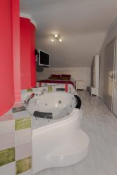 Особенности дизайна ванны с джакузи в интерьере дома и квартиры (120+Фото). Доступная роскошь с пользой для здоровья. Что нужно знать?