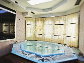 Особенности дизайна ванны с джакузи в интерьере дома и квартиры (120+Фото). Доступная роскошь с пользой для здоровья. Что нужно знать?