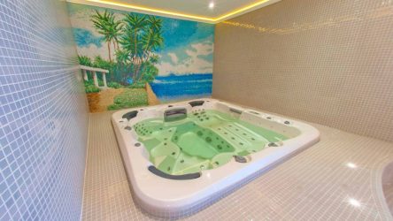 Особенности дизайна ванны с джакузи в интерьере дома и квартиры (120+Фото). Доступная роскошь с пользой для здоровья. Что нужно знать?