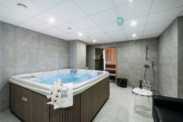 Особенности дизайна ванны с джакузи в интерьере дома и квартиры (120+Фото). Доступная роскошь с пользой для здоровья. Что нужно знать?