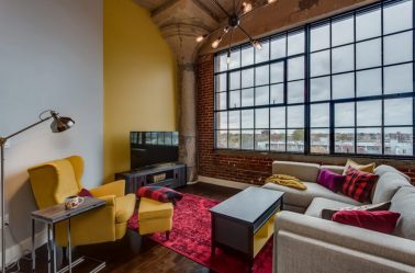 Гостиная в стиле лофт – предпочтение креативной творческой богемы (240+Фото). Эффектный дизайн с минимальной отделкой (мебель, освещение, предметы интерьера)