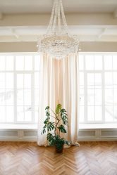 Хрустальные люстры в интерьере гостиной и спальни. Создаем красивое освещение: 150+Фото (потолочные, подвесные, классические)