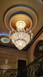 Хрустальные люстры в интерьере гостиной и спальни. Создаем красивое освещение: 150+Фото (потолочные, подвесные, классические)