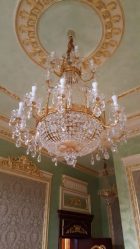 Хрустальные люстры в интерьере гостиной и спальни. Создаем красивое освещение: 150+Фото (потолочные, подвесные, классические)