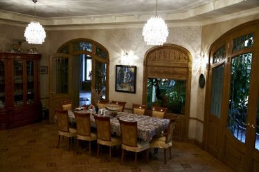 Хрустальные люстры в интерьере гостиной и спальни. Создаем красивое освещение: 150+Фото (потолочные, подвесные, классические)