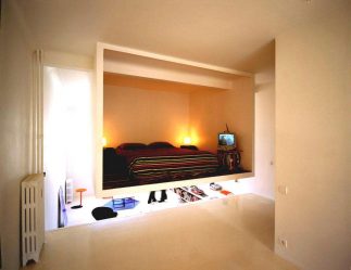 Кровать подиум в квартире: 205+ (Фото) Идей и рекомендаций для интерьера (с ящиками, с выдвижной кроватью, в нише)