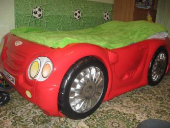 Кровать в виде машины для мальчиков и девочек: Как добавить изюминки в детскую комнату. (85+Фото). Особенности использования в интерьере