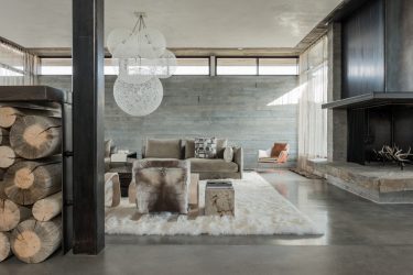 Ламинат в интерьере на стене спальни, гостиной, прихожей и балкона + 100 ФОТО. Делаем модный акцент в интерьере!