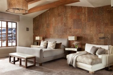 Ламинат в интерьере на стене спальни, гостиной, прихожей и балкона + 100 ФОТО. Делаем модный акцент в интерьере!