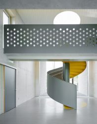 Лестница на второй этаж в частном доме. 290+ Фото Вариантов (деревянные, металлические, бетонные)