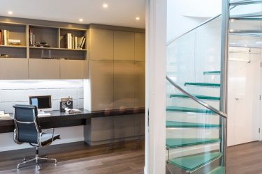 Лестница на второй этаж в частном доме. 290+ Фото Вариантов (деревянные, металлические, бетонные)