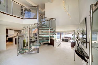 Лестница на второй этаж в частном доме. 290+ Фото Вариантов (деревянные, металлические, бетонные)