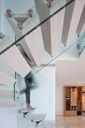 Лестница на второй этаж в частном доме. 290+ Фото Вариантов (деревянные, металлические, бетонные)