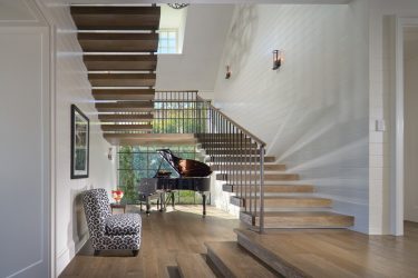 Лестница на второй этаж в частном доме. 290+ Фото Вариантов (деревянные, металлические, бетонные)