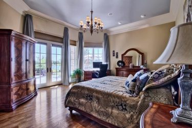 Люстры в интерьере спальни (190+ Фото) – Как выбрать яркий современный элемент дизайна для спокойной обстановки?