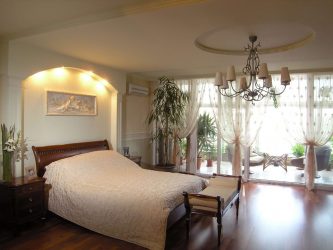 Люстры в интерьере спальни (190+ Фото) – Как выбрать яркий современный элемент дизайна для спокойной обстановки?