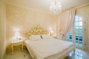 Люстры в интерьере спальни (190+ Фото) – Как выбрать яркий современный элемент дизайна для спокойной обстановки?