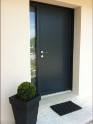 Современная входная металлическая дверь в дом. От выбора дизайна до отделки + 175 ФОТО