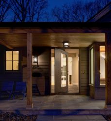 Современная входная металлическая дверь в дом. От выбора дизайна до отделки + 175 ФОТО