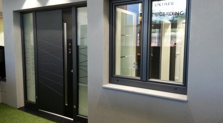 Современная входная металлическая дверь в дом. От выбора дизайна до отделки + 175 ФОТО